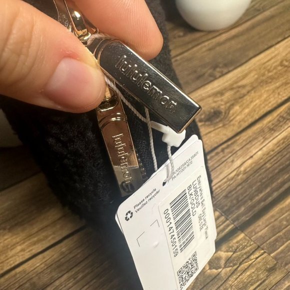 Lululemon Everywhere Belt Bag Fleece Large 2L NWT ONE SIZE (Black Gold) - Picture 5 of 13